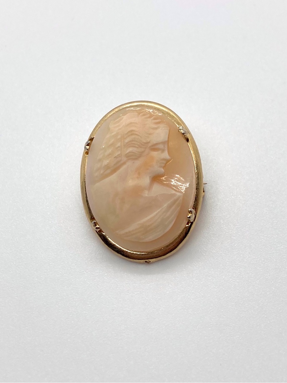 Vintage Gold Tone Carved Shell Cameo Brooch Pin 1 1/8”
